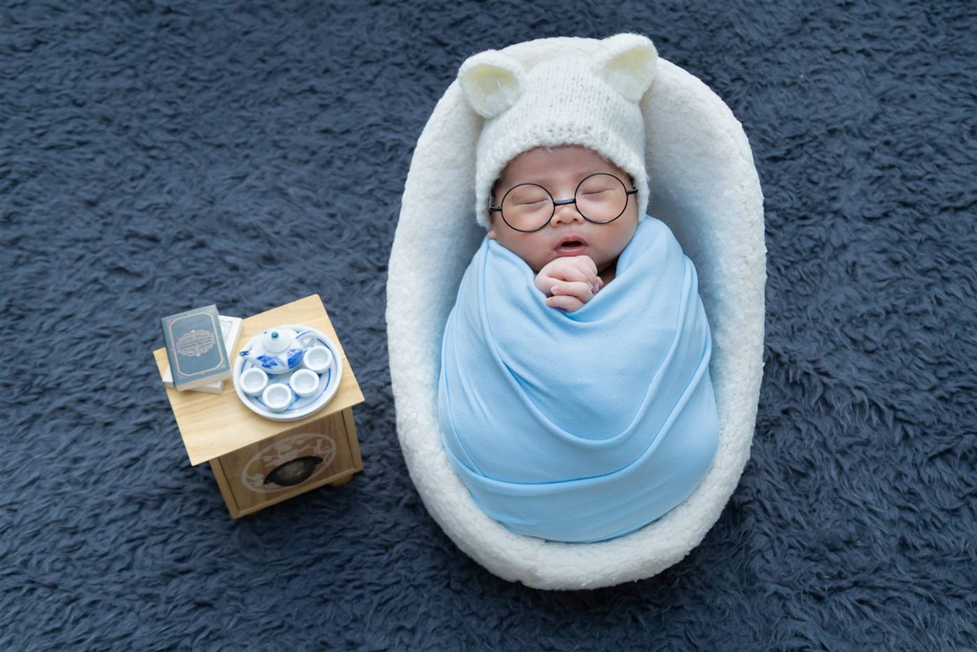 Newborn portrait by studio1935, Singapore