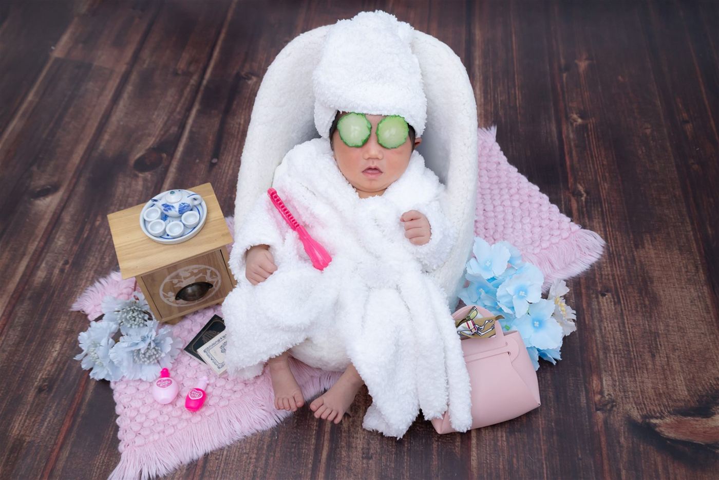 Newborn portrait by studio1935, Singapore