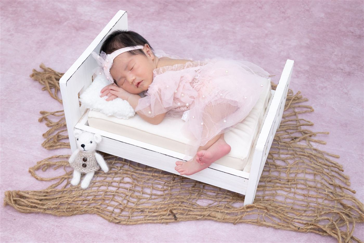 Newborn portrait by studio1935, Singapore