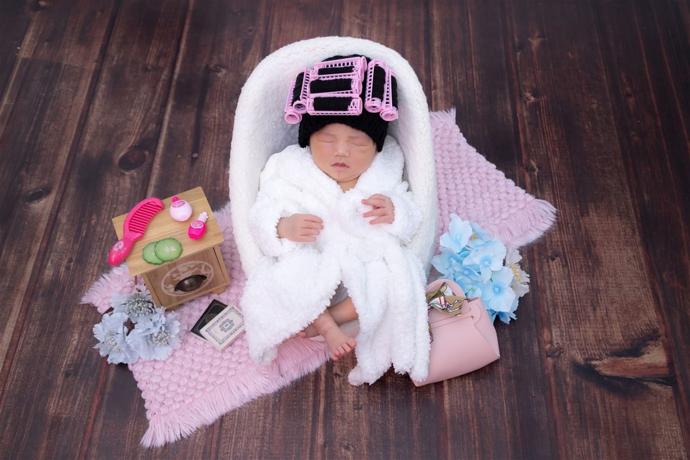 Newborn portrait by studio1935, Singapore