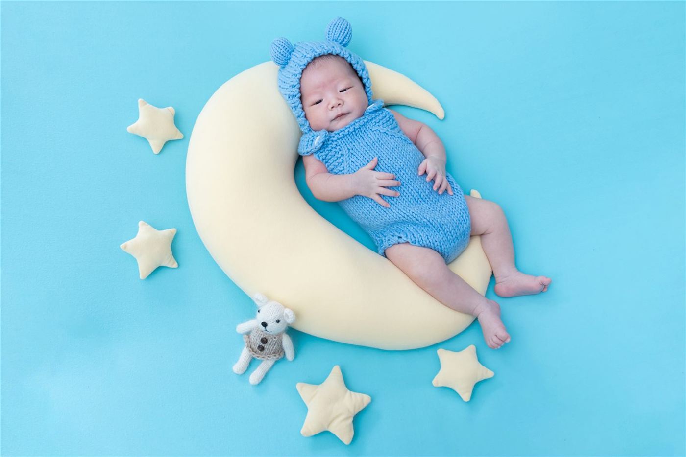 Newborn portrait by studio1935, Singapore