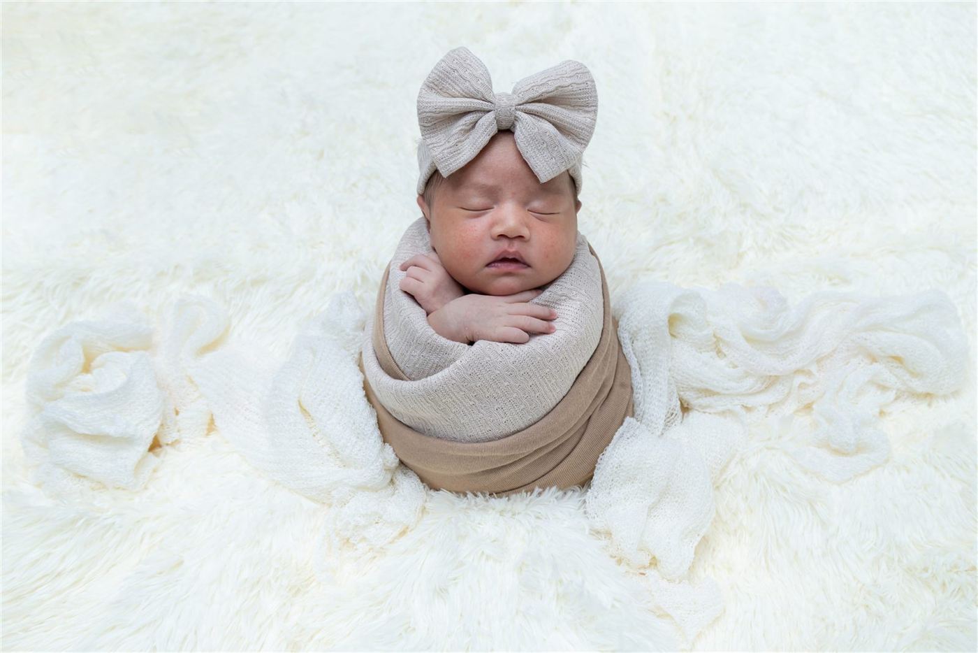 Newborn portrait by studio1935, Singapore