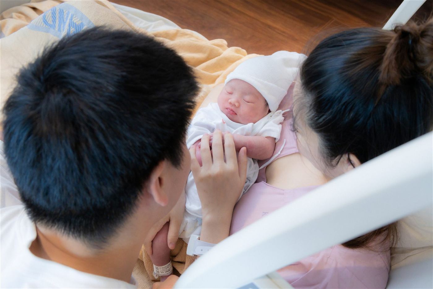Fresh 48 newborn portrait by studio1935